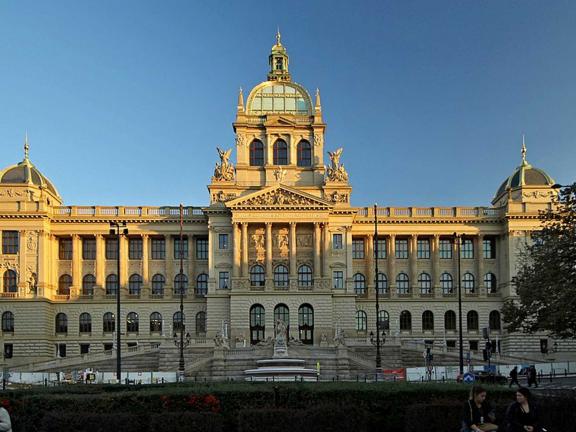 picture of the front of the Prague Museum