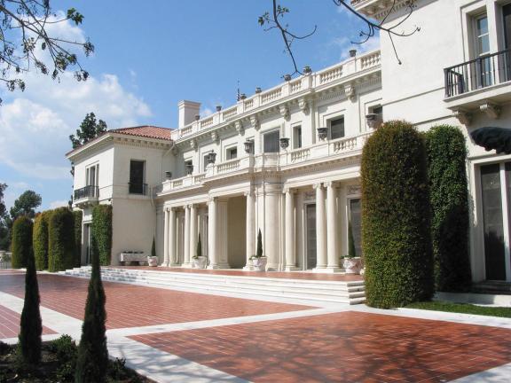 Photograph of the exterior of the Huntington Library, San Marino, CA.