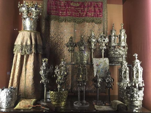 Display case of silver from the collection of the Museo Ebraico di Roma